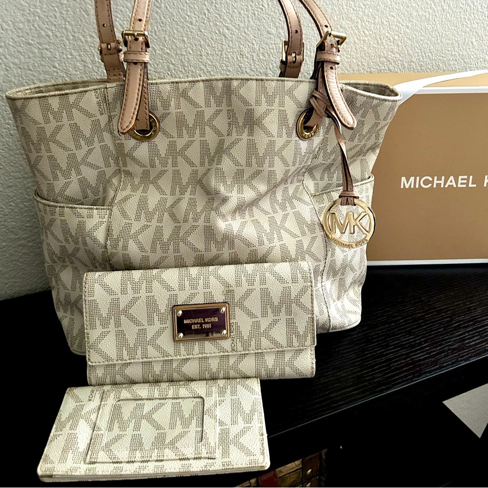 Michael Kors Large Tote with Matching Wallet and Check Book